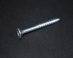 Universalūs medvaržčiai medžiui                                                   