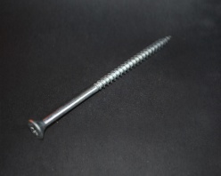 Universalūs medvaržčiai medžiui                                                   